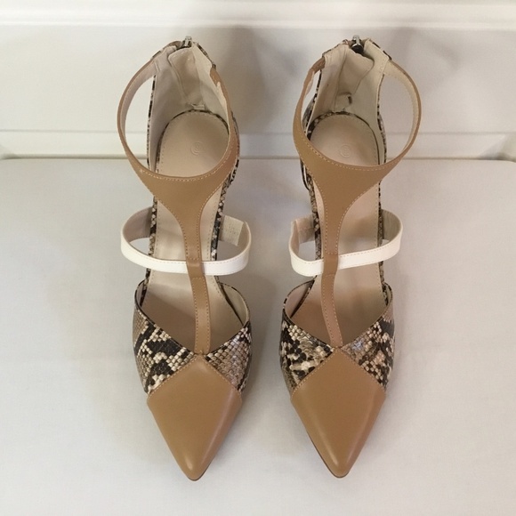 Women’s Snakeskin Pattern Pointed Toe T-Strap Heel Pumps - Picture 2 of 6